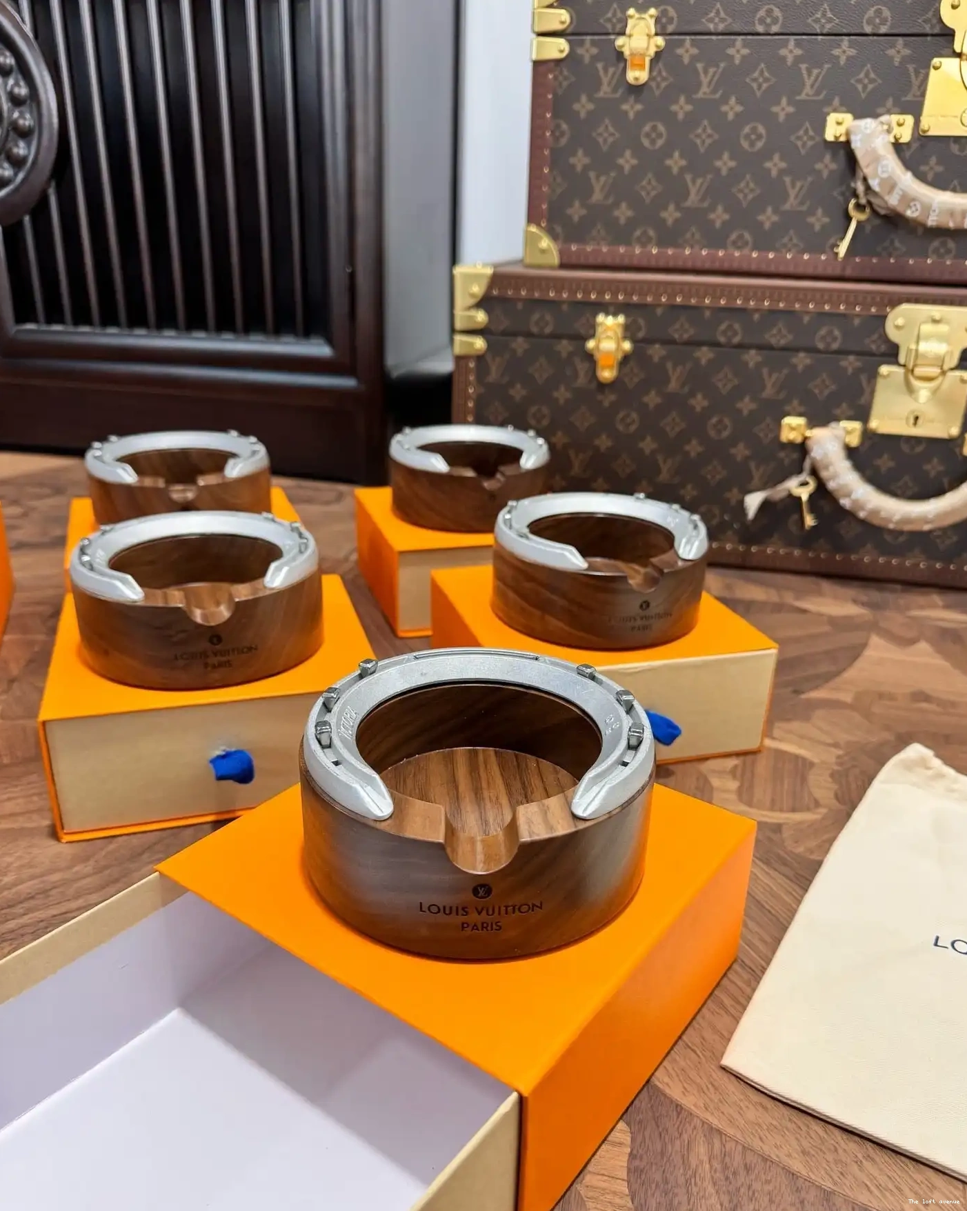 HORSESHOE LV ASHTRAY CUSTOM 0509